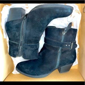 Earth Ankle Boots